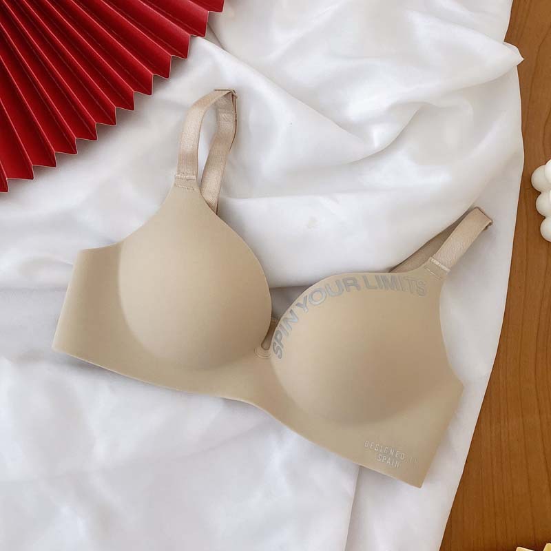 British Letters Wireless Bra – Seamless Comfort & Natural Shaping