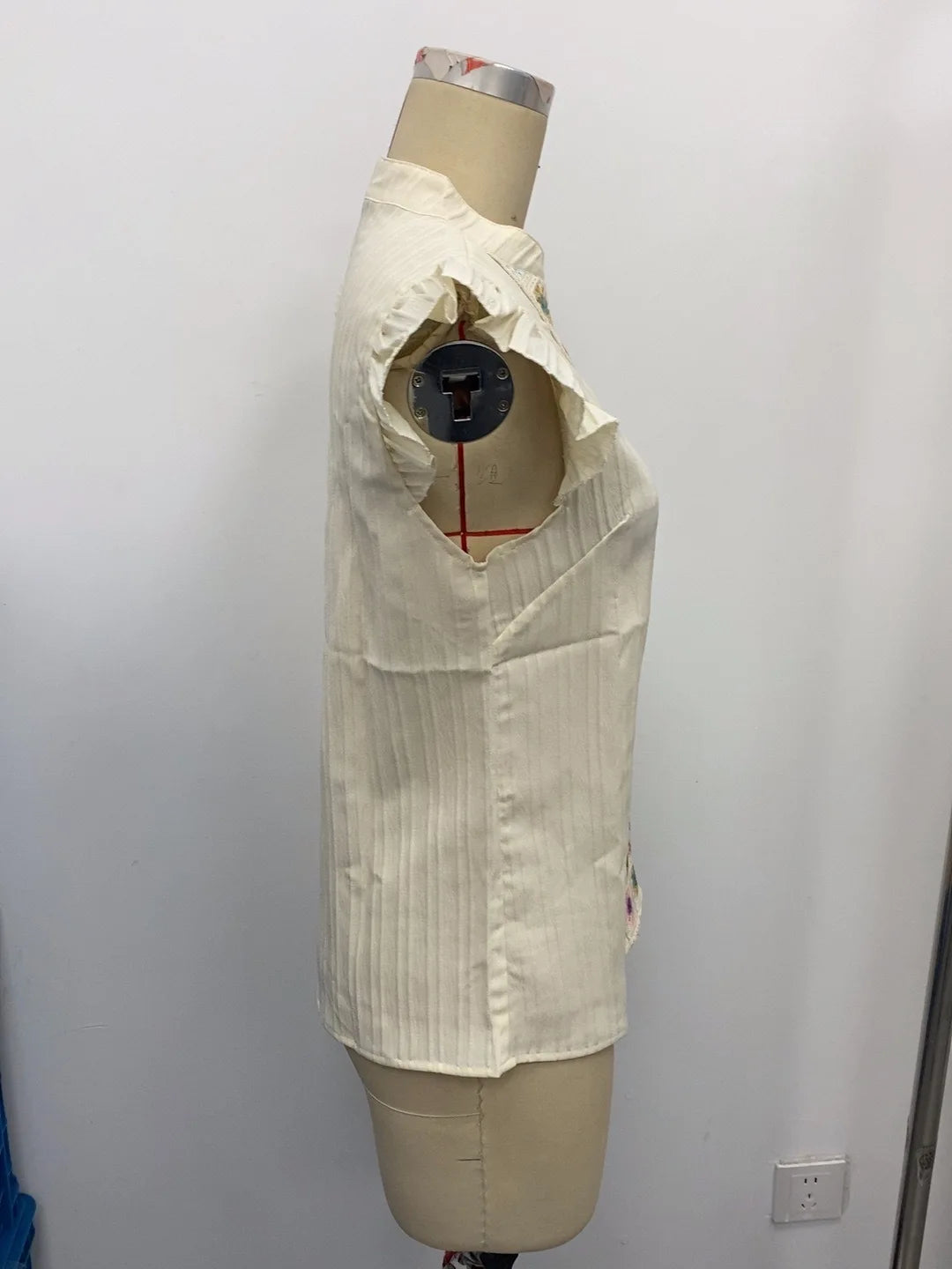 Summer Casual Ruffles Sleeveless Tops Women 2025 Fashion V-neck Floral Ladies Blouse Shirts Elegant