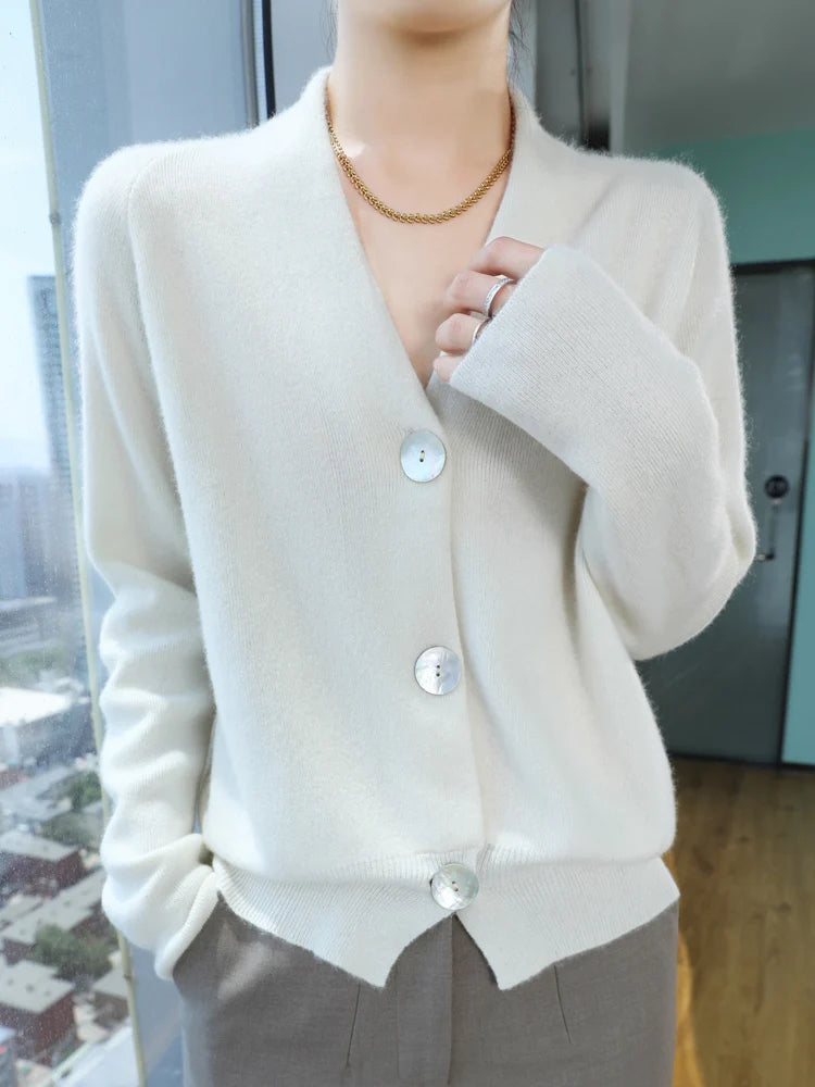 Pure Sophistication: The Ultra-Soft Cashmere Essential