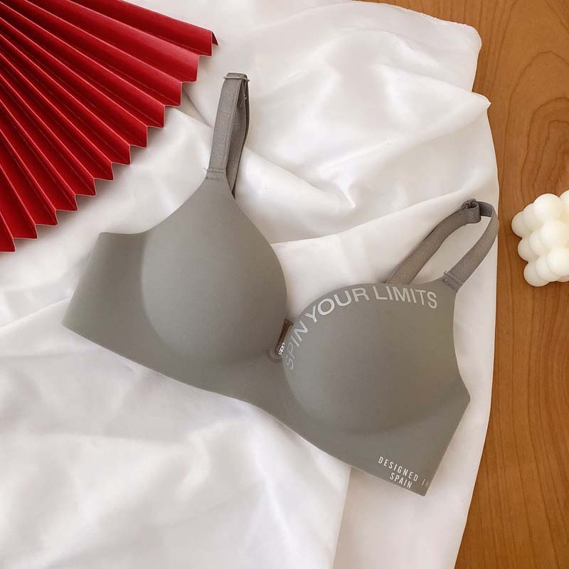 British Letters Wireless Bra – Seamless Comfort & Natural Shaping