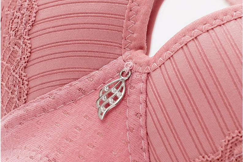 Green Lace Bra – Floral Elegance & Natural Shaping