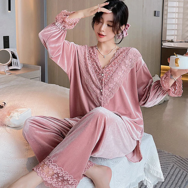 Women's Golden Velvet Pajama Set – Lightweight Long Sleeve Lace Sleepwear for Spring & Autumn