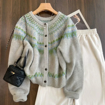 Bold & Retro: The Y2K-Inspired Grunge Plaid Knit