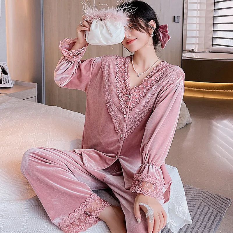 Women's Golden Velvet Pajama Set – Lightweight Long Sleeve Lace Sleepwear for Spring & Autumn