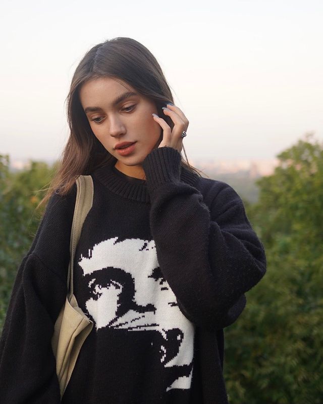 Loose Round Neck Pullover Sweet Wool Sweater – Elegant Black