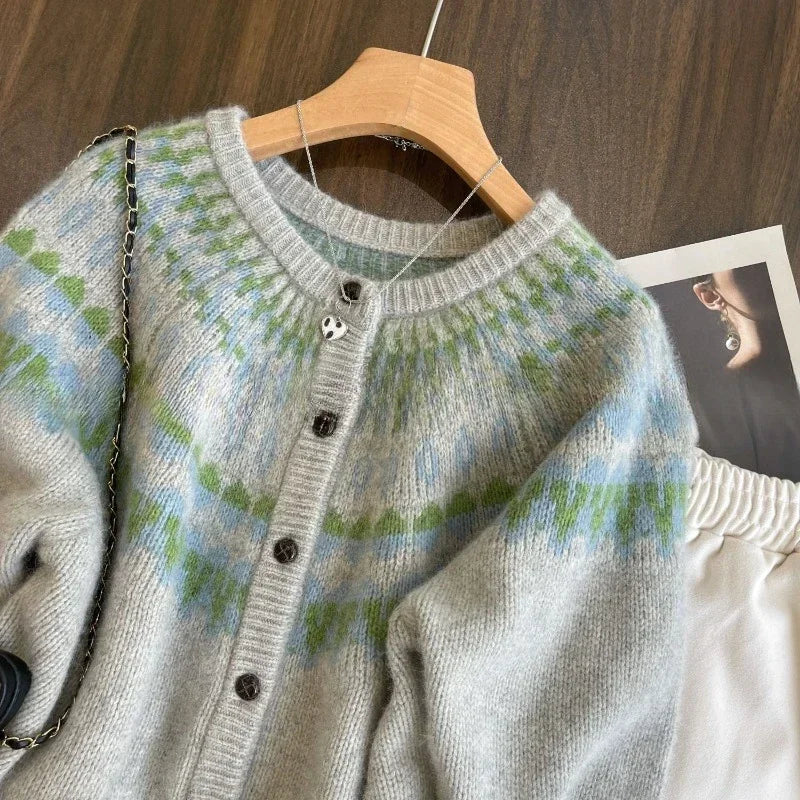 Bold & Retro: The Y2K-Inspired Grunge Plaid Knit