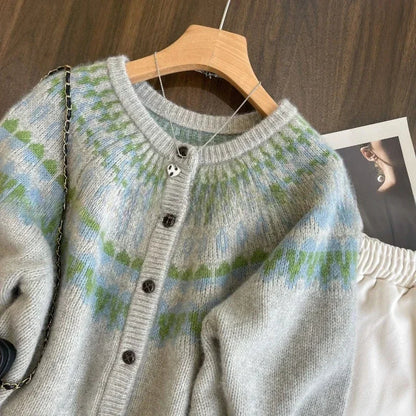 Bold & Retro: The Y2K-Inspired Grunge Plaid Knit