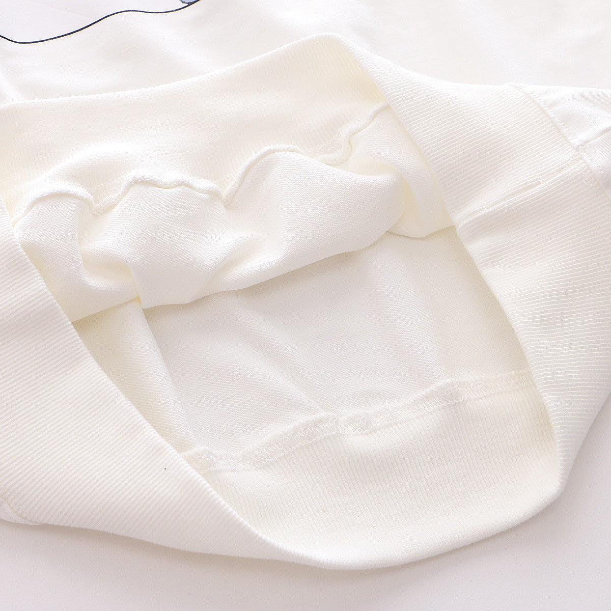 Sweet Dinosaur Print Sweater – Cozy Autumn & Winter Must-Have