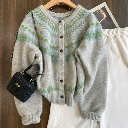 Bold & Retro: The Y2K-Inspired Grunge Plaid Knit
