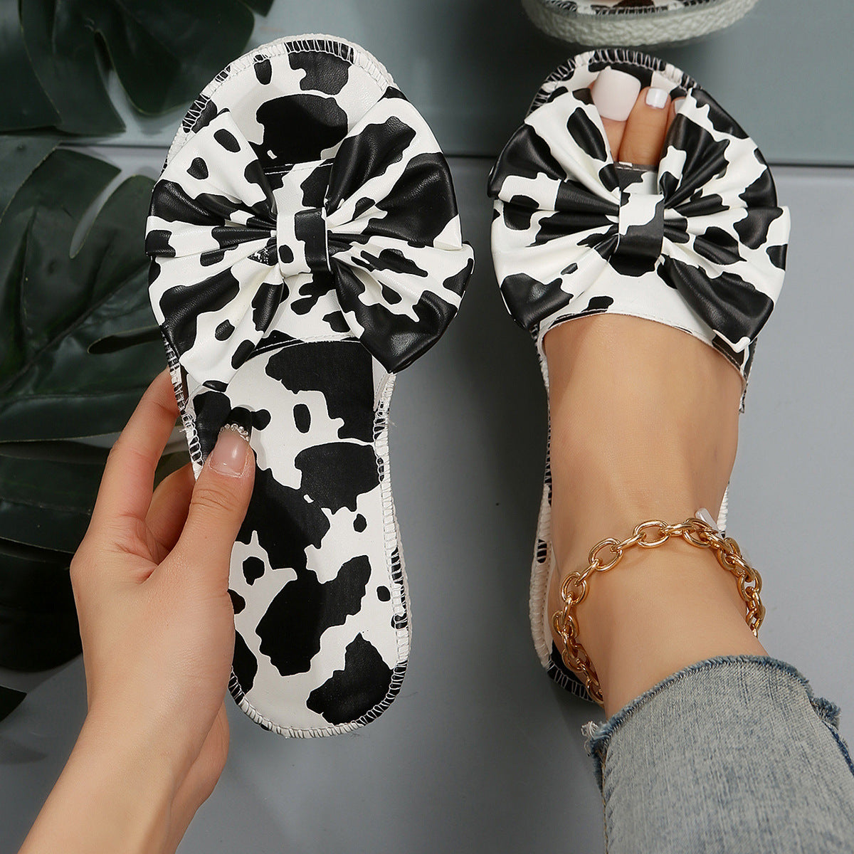 2025 Hot Sale Ladies Open Toe Slippers With Bow Tie And Leopard Print Plus Size Flat Outdoor Daily Sandals For Women