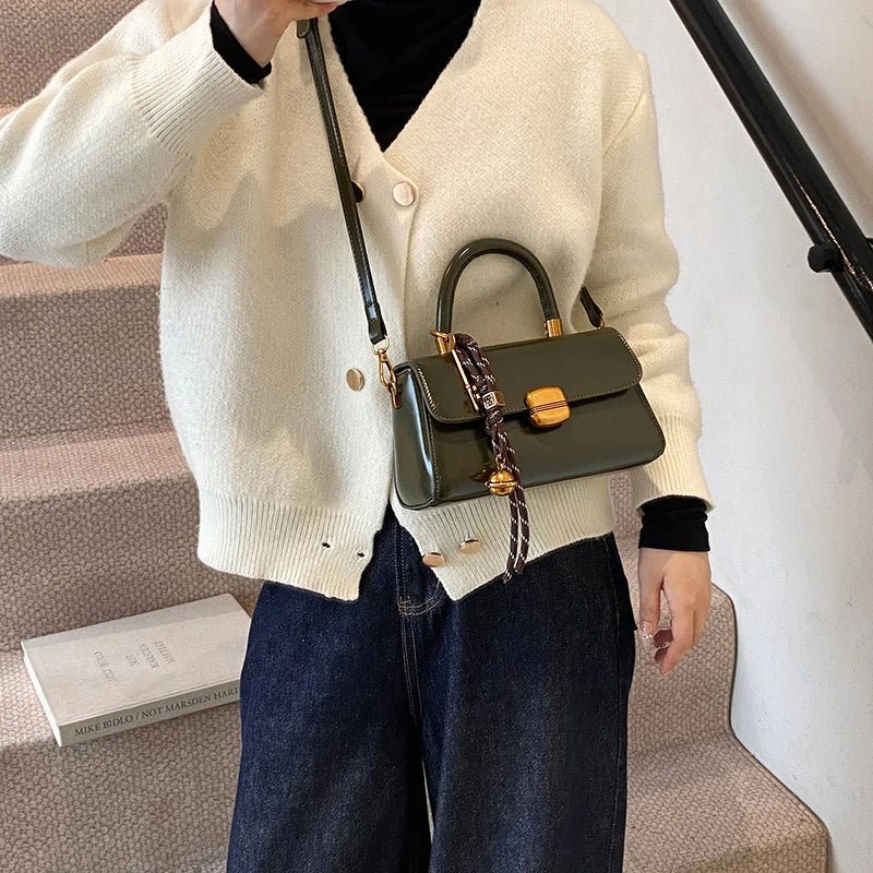 Vintage Fashion Top-Handle Bag – Winter Luxury Designer Flap Shoulder Crossbody Handbag with Pendant