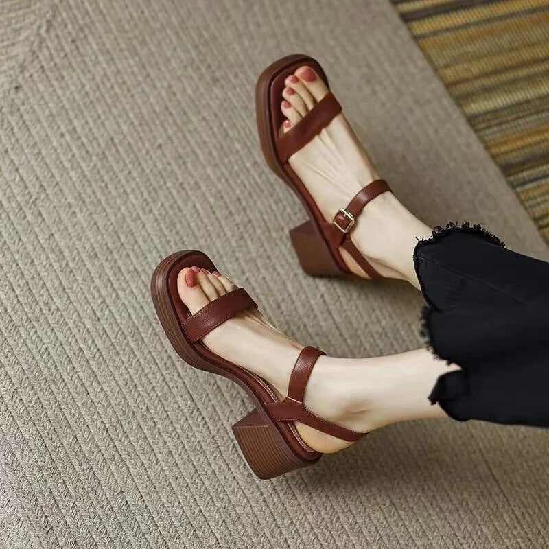 Retro Style Buckle Closure Leather Sandals For Women