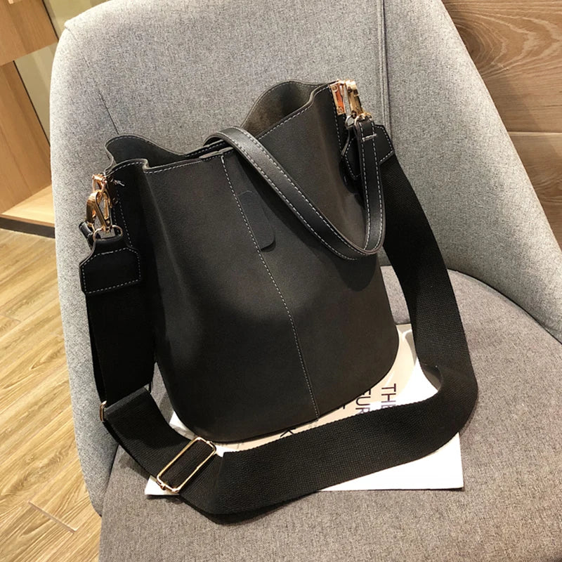 New Luxury Designer Bucket Bag For Women Large Capacity One Shoulder Tote High Quality Fashion Commuter Messenger Bag