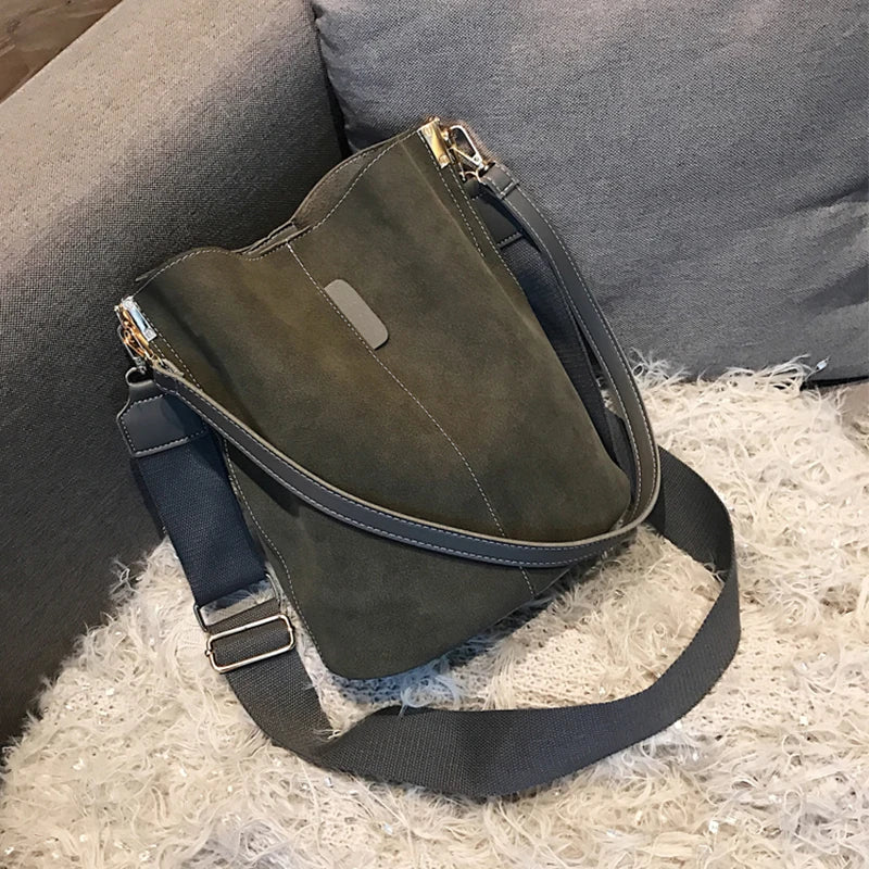 New Luxury Designer Bucket Bag For Women Large Capacity One Shoulder Tote High Quality Fashion Commuter Messenger Bag