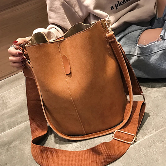 New Luxury Designer Bucket Bag For Women Large Capacity One Shoulder Tote High Quality Fashion Commuter Messenger Bag