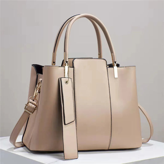 Chic Unveil: Fashionable Women's Tote, Unparalleled Capacity