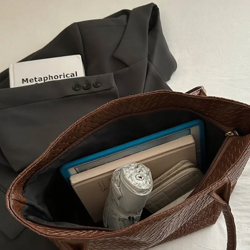 Large Capacity Crocodile Style Bright Black Handbag