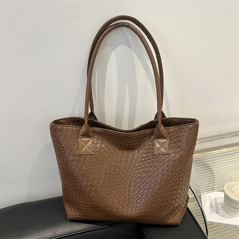 Large Capacity Crocodile Style Bright Black Handbag