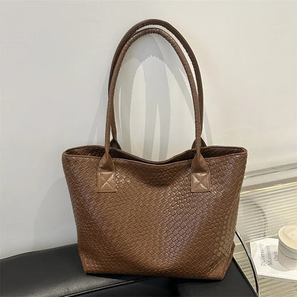 Large Capacity Crocodile Style Bright Black Handbag