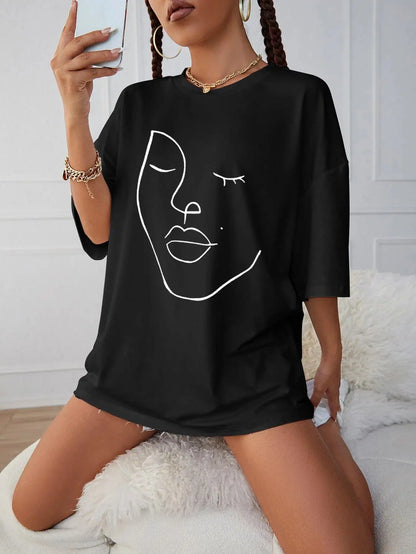 Minimalist Line Art Oversized Tee for an Effortless Streetwear Aesthetic