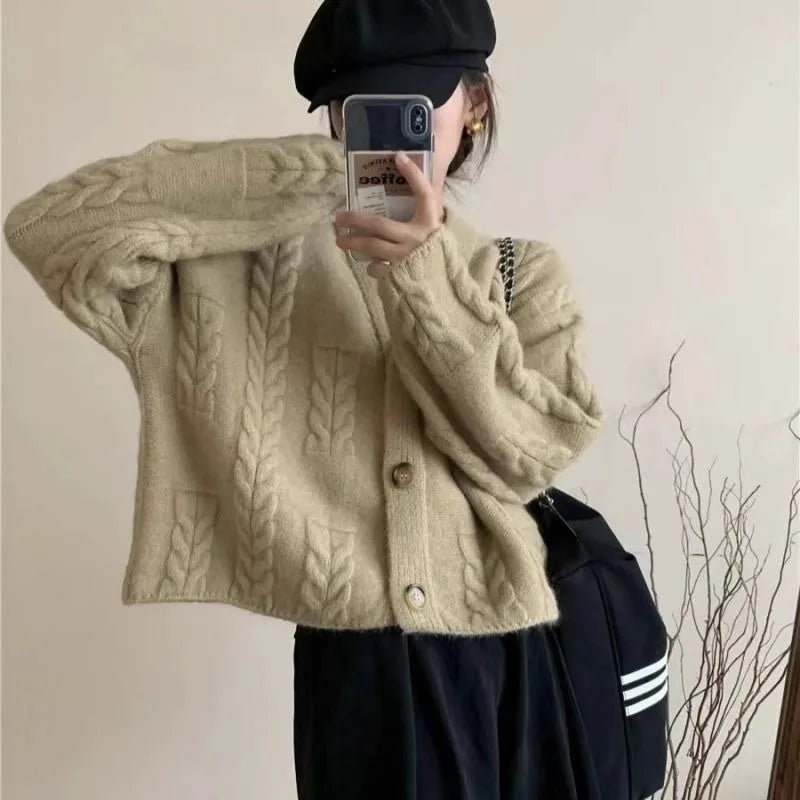 Nostalgic Comfort: The Relaxed-Fit Heritage Cardigan
