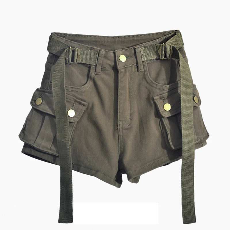 Effortless Summer Utility: Olive Cargo Shorts Style