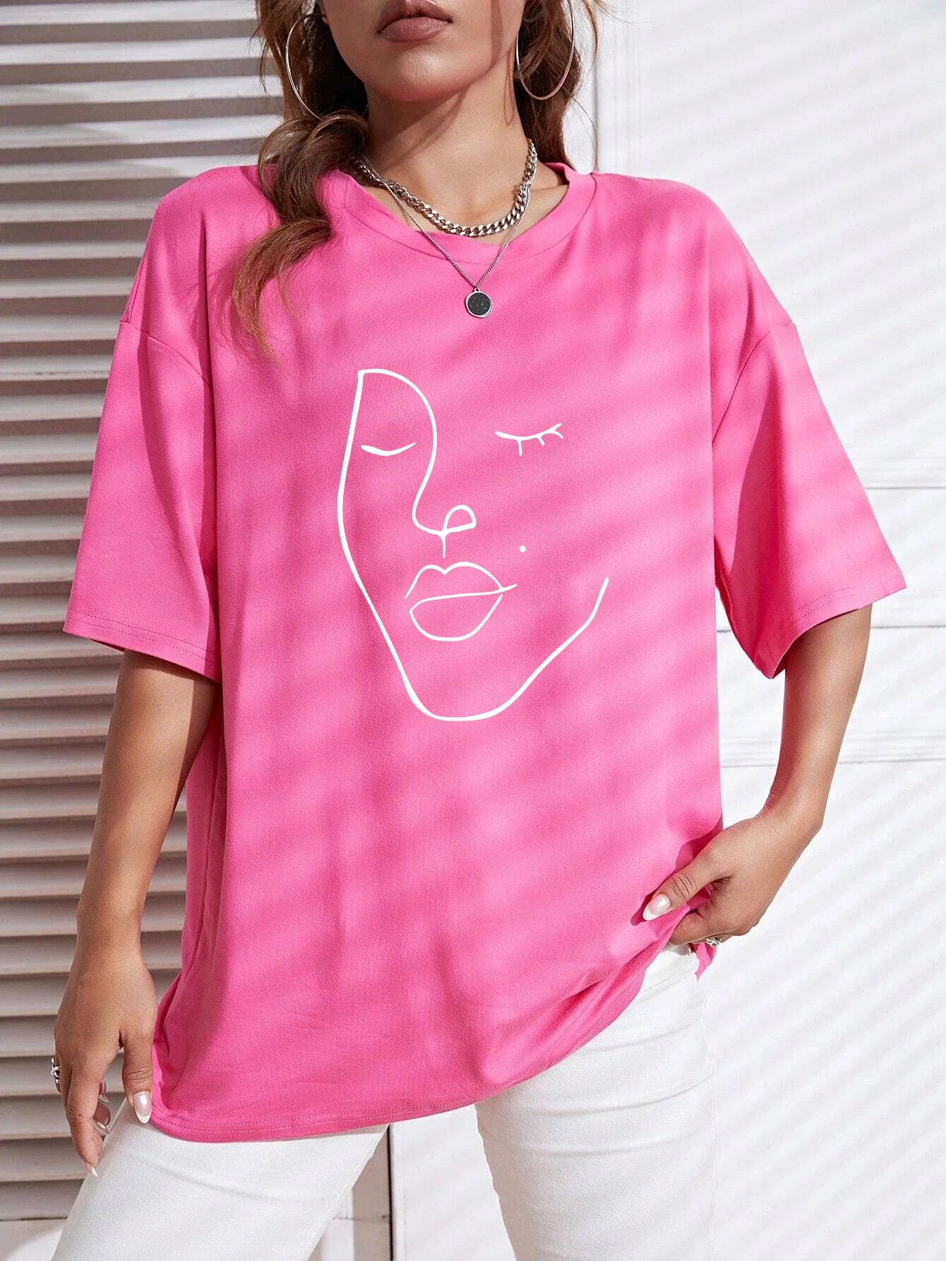 Minimalist Line Art Oversized Tee for an Effortless Streetwear Aesthetic