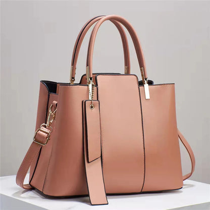 Chic Unveil: Fashionable Women's Tote, Unparalleled Capacity