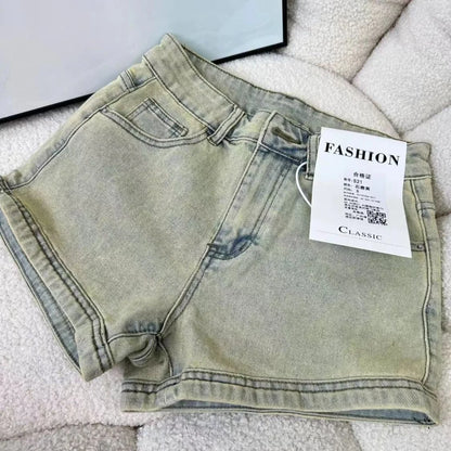 Street Style: Acid Wash High-Waisted Denim Shorts