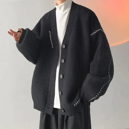 Modern Silhouette: The Street-Style Essential Knitted Sweater