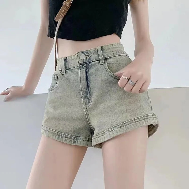 Street Style: Acid Wash High-Waisted Denim Shorts