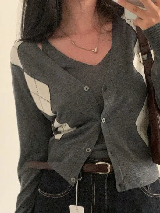 Sexy Diamond V Neck Long Sleeve Sweater For Women Split Flared Sleeves Knit Autumn Wear Hot Trendy Sweater