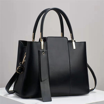 Chic Unveil: Fashionable Women's Tote, Unparalleled Capacity