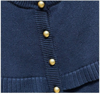 Romantic Heritage: The Elegant Floral-Patterned Autumn Knit