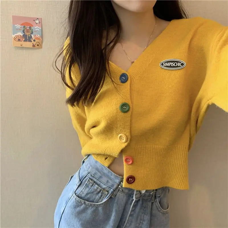 Cute Cropped V-Neck Knit Cardigan for Women – 2025 Autumn Trend