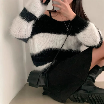 Cool Elegant Striped Loose Style Women Winter Sweaters
