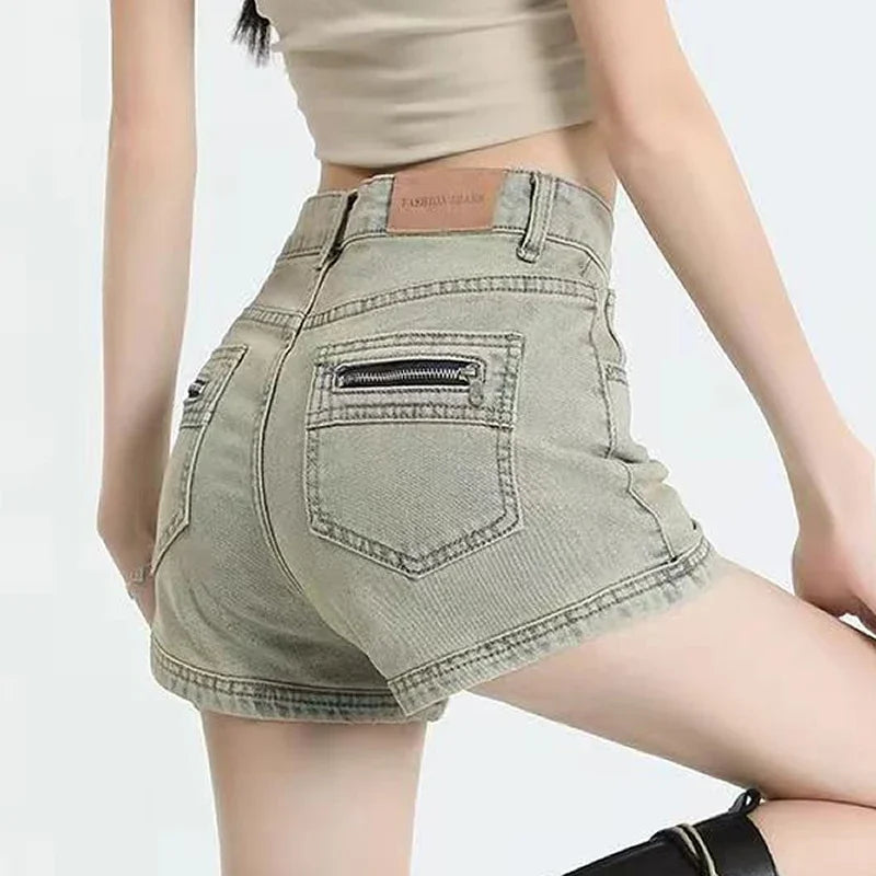 Street Style: Acid Wash High-Waisted Denim Shorts