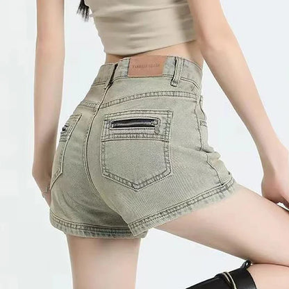 Street Style: Acid Wash High-Waisted Denim Shorts
