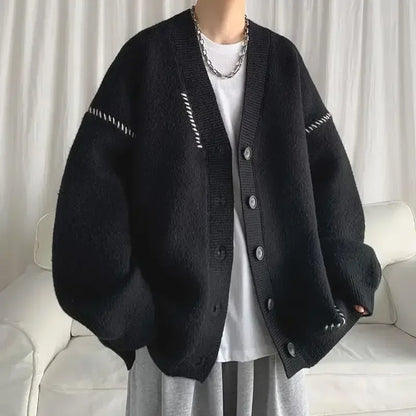 Modern Silhouette: The Street-Style Essential Knitted Sweater
