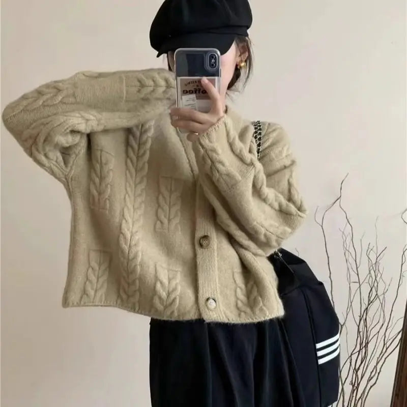 Nostalgic Comfort: The Relaxed-Fit Heritage Cardigan