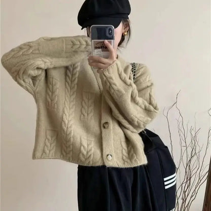 Nostalgic Comfort: The Relaxed-Fit Heritage Cardigan