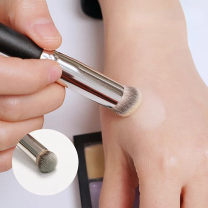🎁 Angled Foundation Brush Seamless Liquid Cream Makeup Brush (100% off)