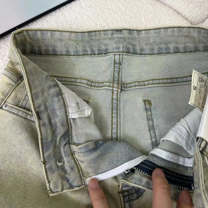 Street Style: Acid Wash High-Waisted Denim Shorts