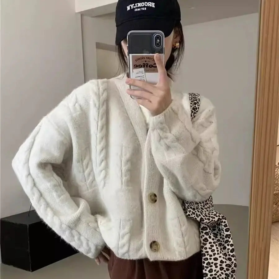 Nostalgic Comfort: The Relaxed-Fit Heritage Cardigan