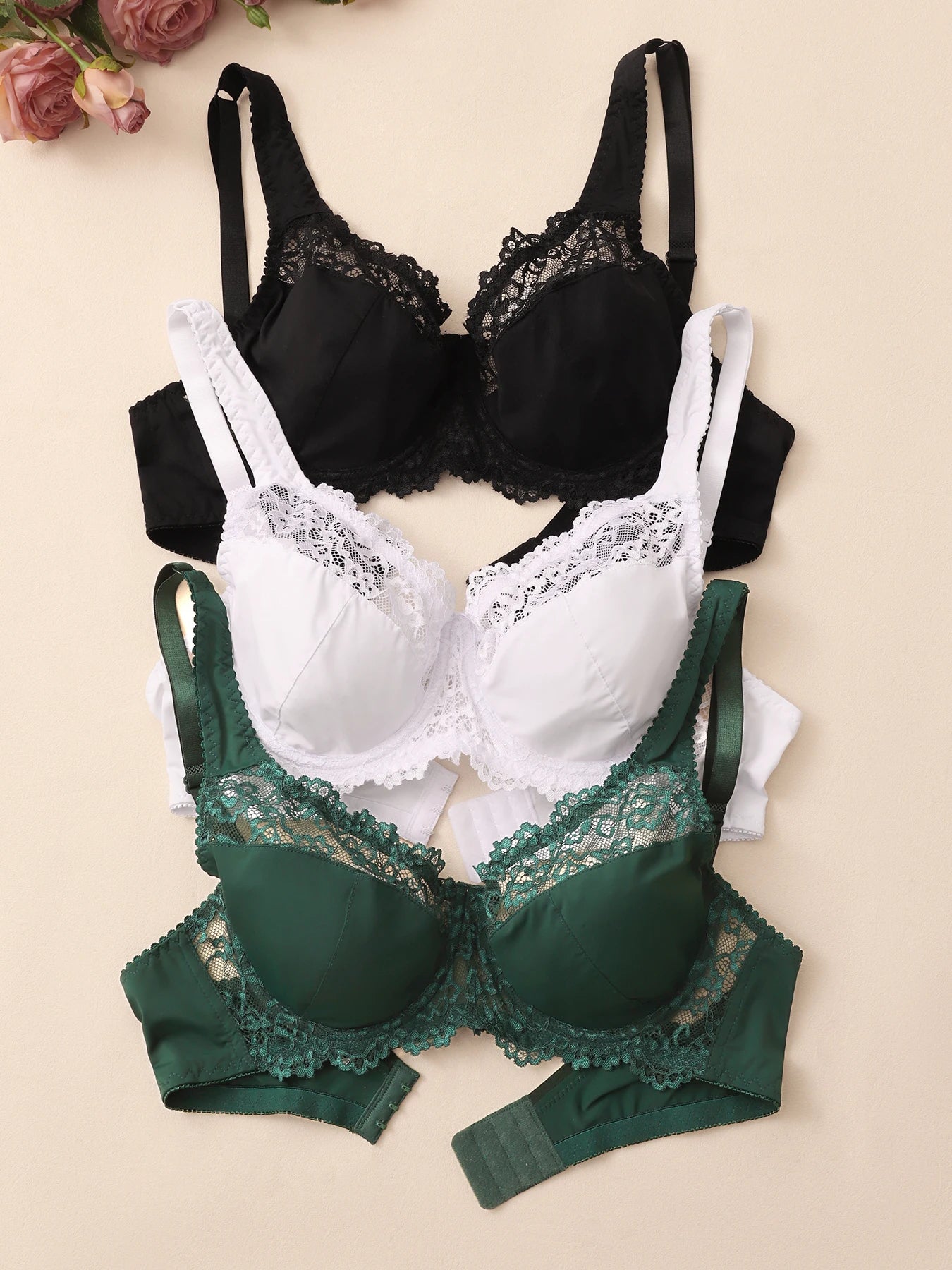 Romantic Details: Elegant Emerald Lace Bra