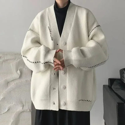 Modern Silhouette: The Street-Style Essential Knitted Sweater