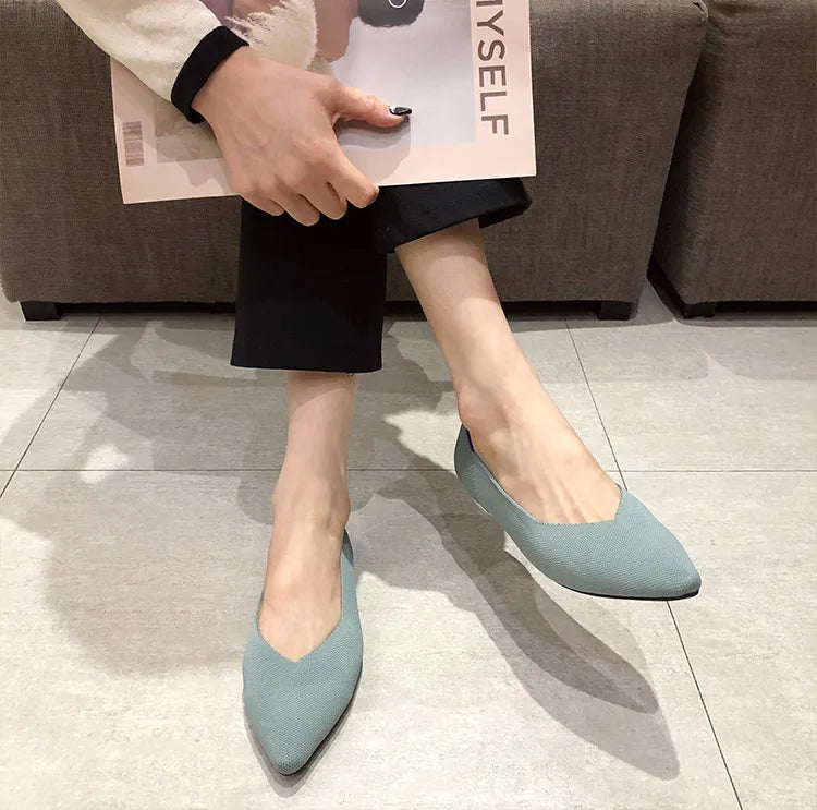 Pointed Knit Flat Shoes: Fashionable and Comfortable for Spring and Autumn