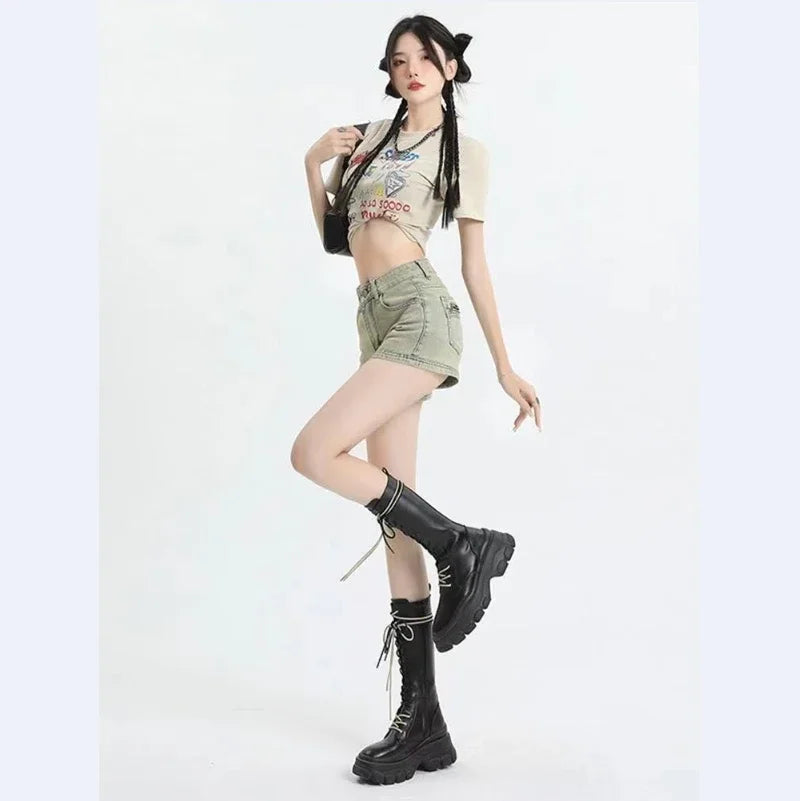 Street Style: Acid Wash High-Waisted Denim Shorts