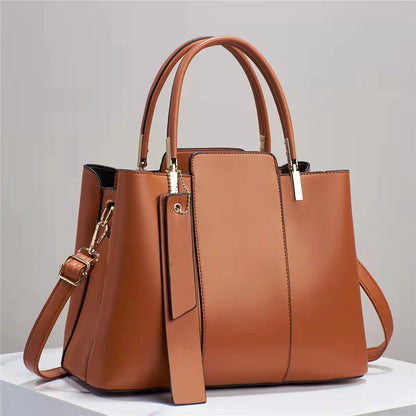 Chic Unveil: Fashionable Women's Tote, Unparalleled Capacity