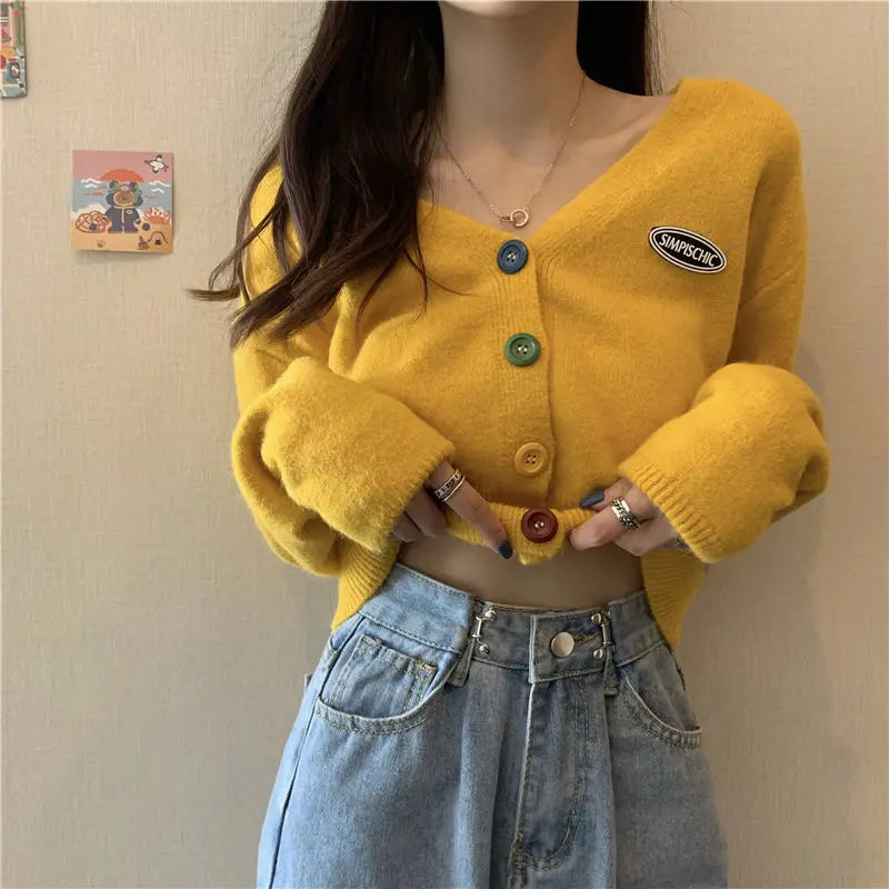Cute Cropped V-Neck Knit Cardigan for Women – 2025 Autumn Trend